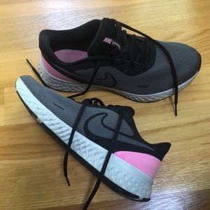 Nike Revolution Size 10